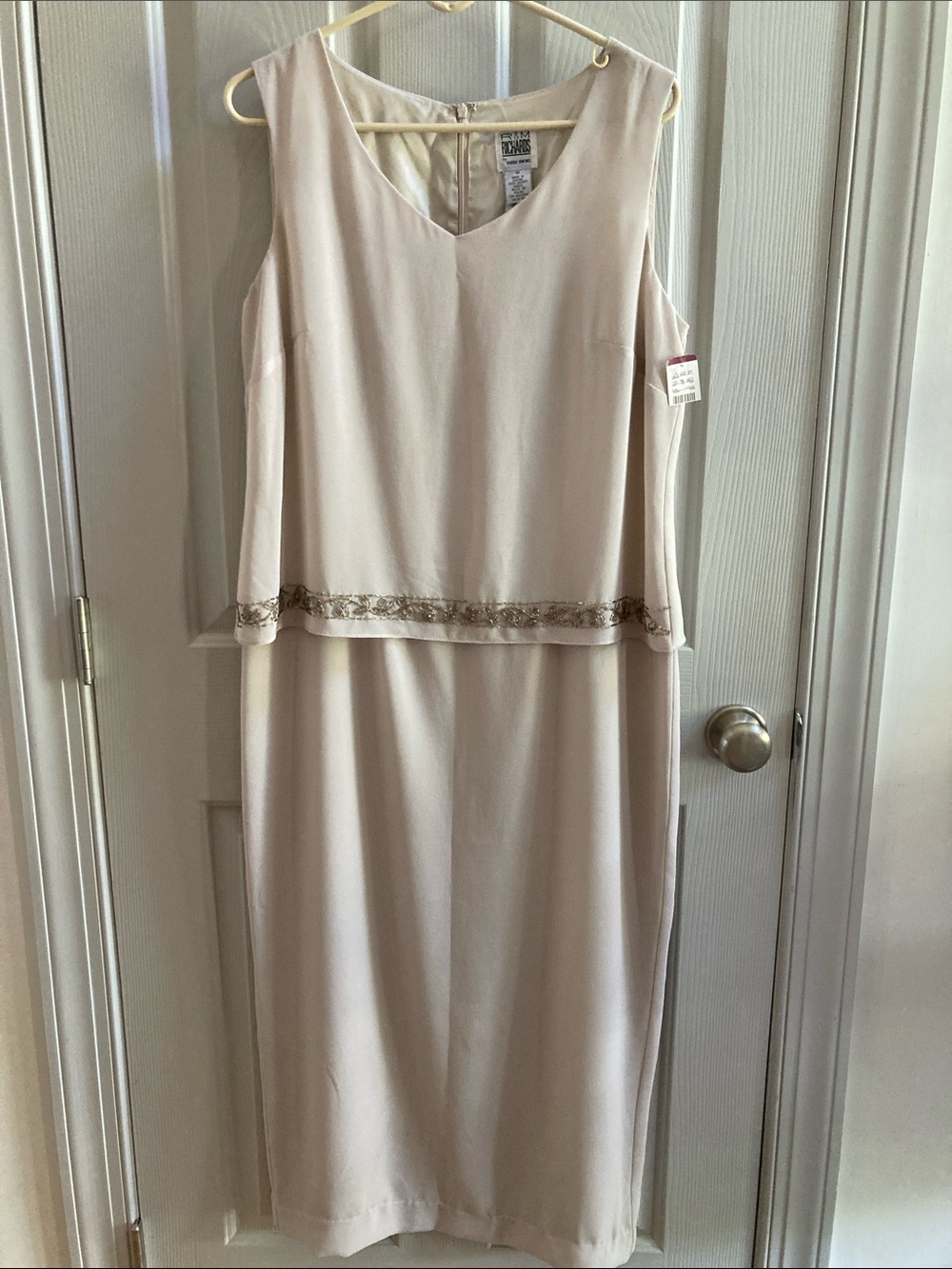 NWT R & M Richards Cream Sleeveless V-Neck Dress with Beaded Waist